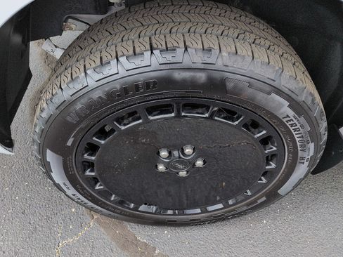 Used 2025 Ford Maverick Lobo AWD/4WD image 9