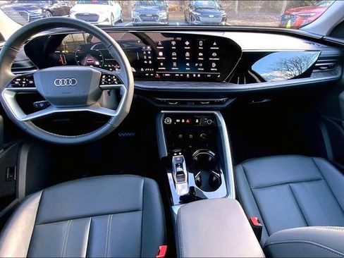 Used 2025 Audi Q5 Premium w/ Convenience Package image 15