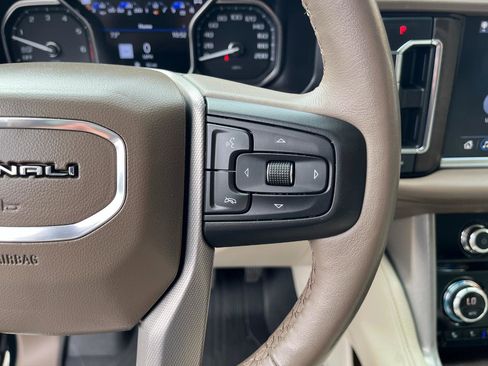 Used 2021 GMC Yukon Denali w/ Denali Ultimate Package AWD/4WD image 20