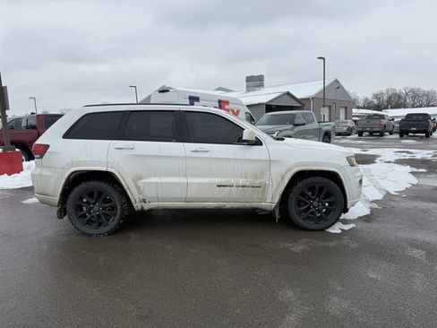 Used 2019 Jeep Grand Cherokee Altitude image 5