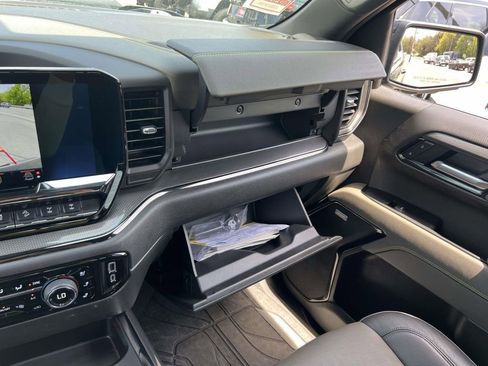 Used 2024 Chevrolet Silverado 1500 ZR2 AWD/4WD image 32