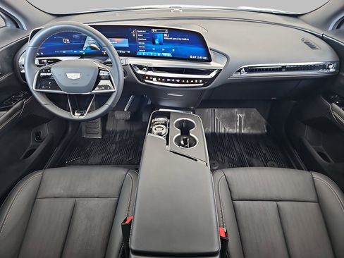 Certified 2025 Cadillac Lyriq Luxury w/ LPO, Floor Liner Package AWD/4WD image 9