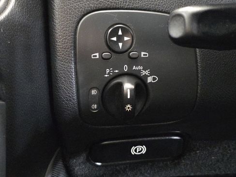 Used 2008 Mercedes-Benz CLK 350 Coupe image 32