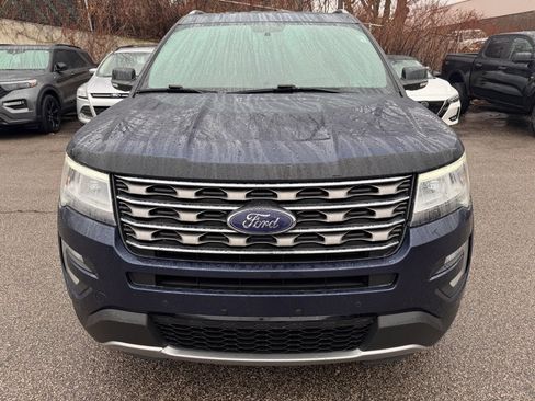 Used 2017 Ford Explorer XLT w/ Equipment Group 202A image 8