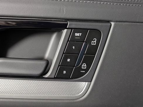 Certified 2025 Porsche Cayenne Coupe image 27