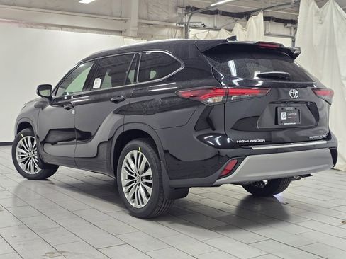 New 2026 Toyota Highlander Platinum image 16