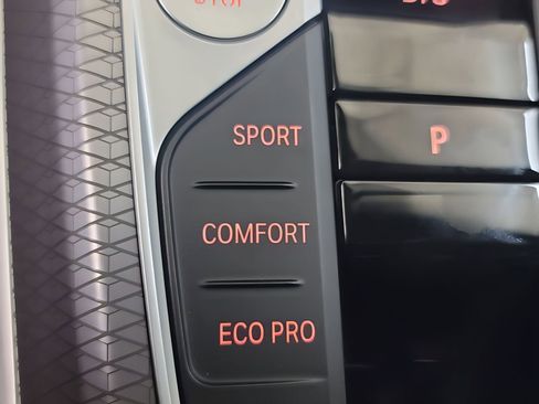 Used 2025 BMW 230i Coupe w/ M Sport Package image 18