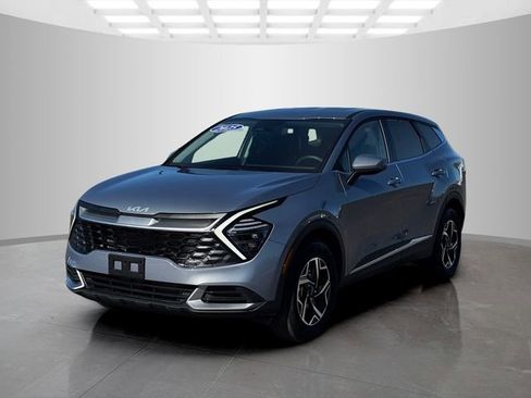Used 2025 Kia Sportage LX image 3