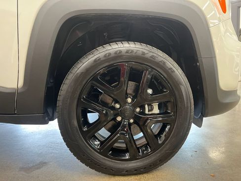 Used 2023 Jeep Renegade Altitude w/ Sun/Sound Group AWD/4WD image 27