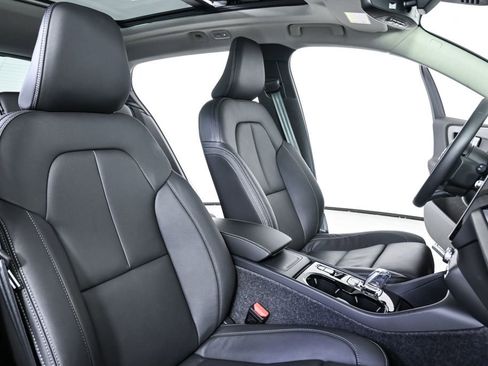 Used 2026 Volvo XC40 B4 Plus w/ Protection Package Premier image 24