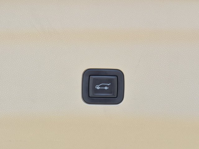 Used 2021 Cadillac Escalade Premium Luxury w/ Performance Package RWD image 10