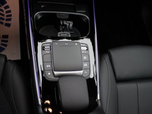 Used 2023 Mercedes-Benz GLB 250 4MATIC image 27