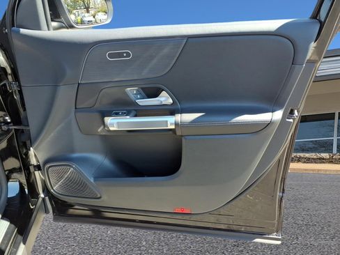 Certified 2022 Mercedes-Benz GLB 250 4MATIC image 11