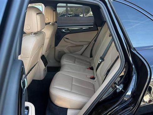 Used 2020 Porsche Macan w/ Premium Package Plus image 24