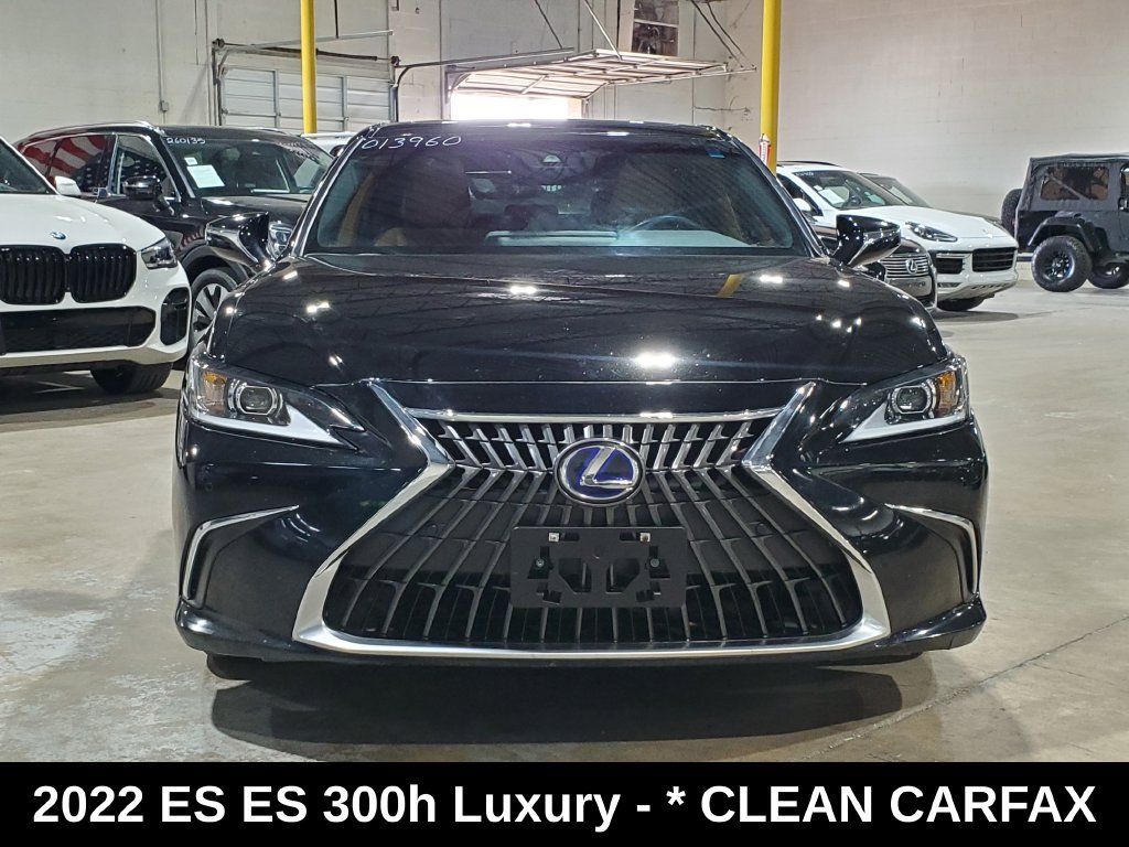 Used 2022 Lexus ES 300h w/ Accessory Package FWD image 2
