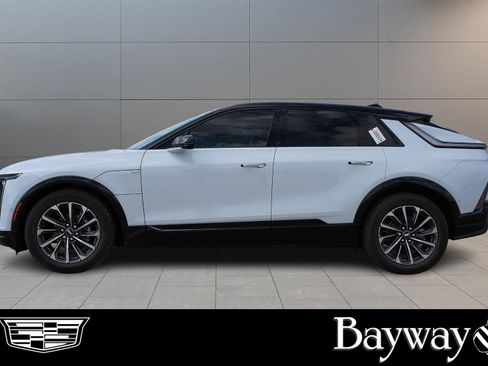 New 2026 Cadillac Lyriq Sport w/ LPO, Floor Liner Package image 4