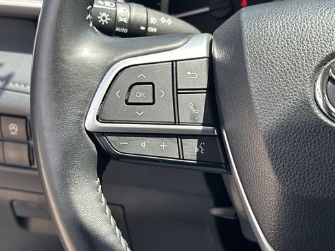 Used 2023 Toyota Highlander XLE AWD/4WD image 18