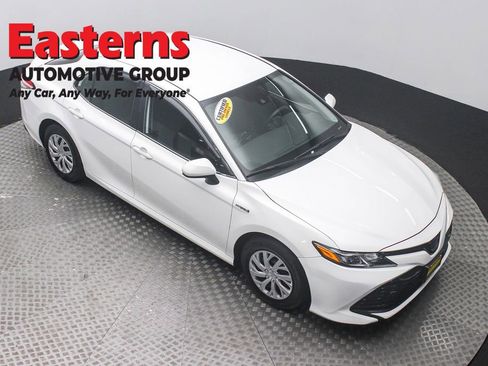 Used 2020 Toyota Camry LE image 3