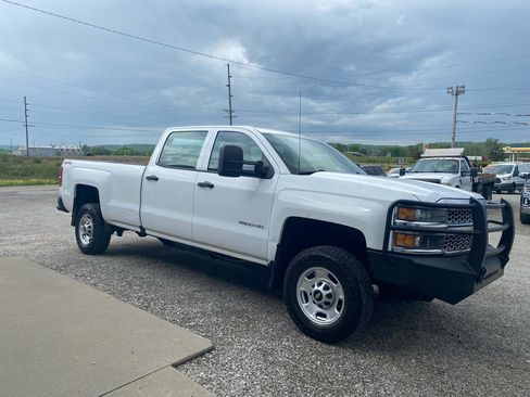 Used 2019 Chevrolet Silverado 2500 W/T image 2