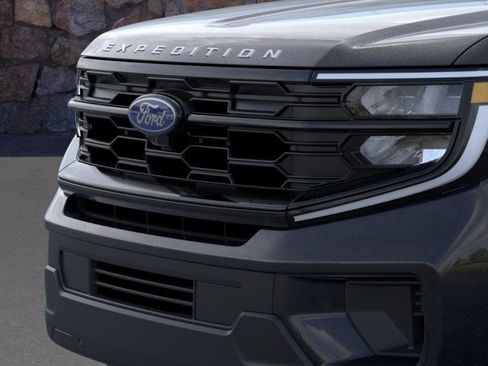 New 2025 Ford Expedition Active image 17