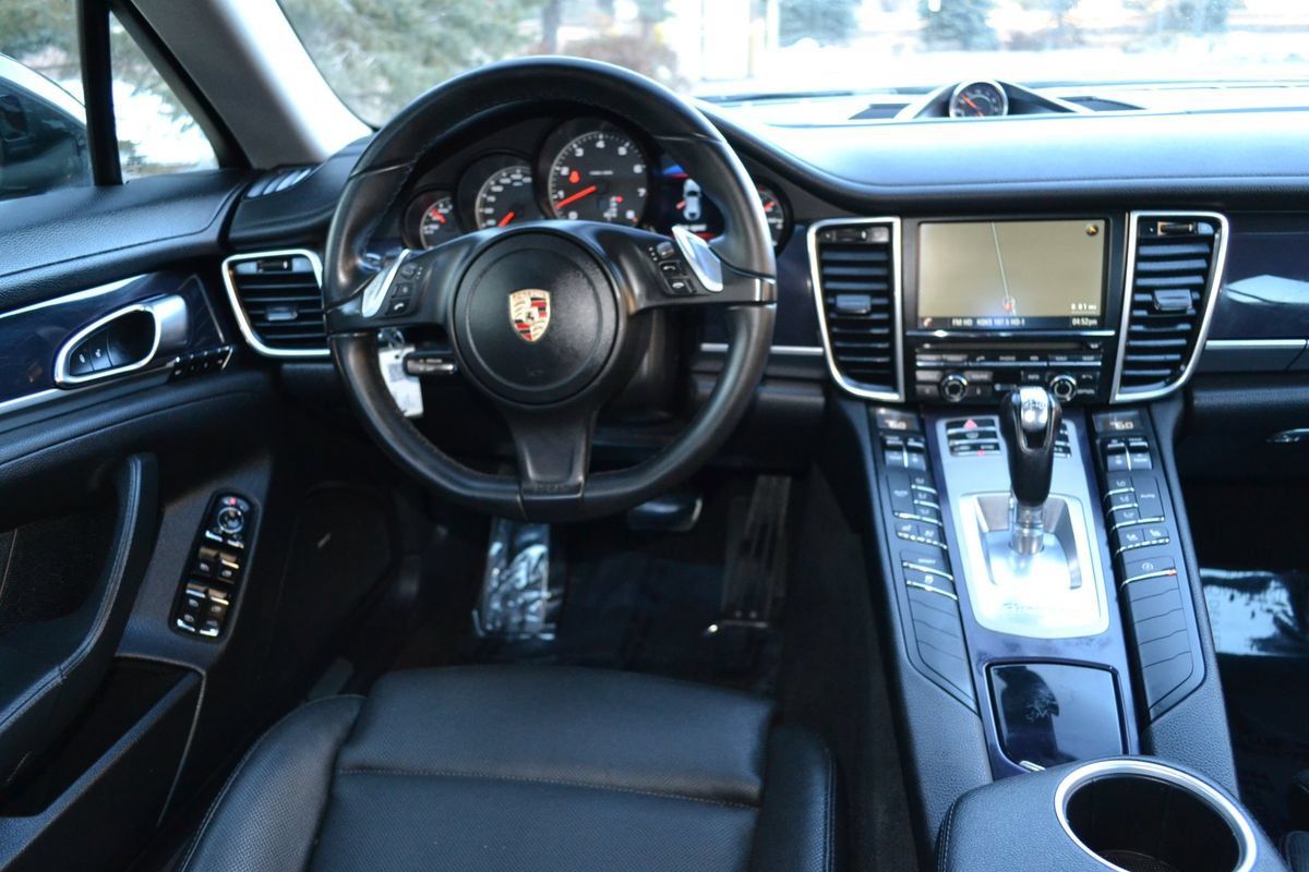 Used 2014 Porsche Panamera 4 w/ Premium Package AWD/4WD image 30