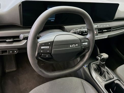 Used 2025 Kia K4 LXS image 18