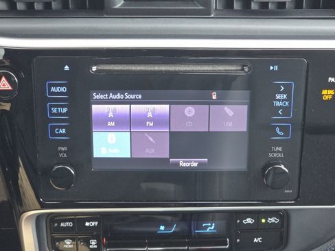 Used 2017 Toyota Corolla SE w/ Carpet Mat Package (TMS) FWD image 5