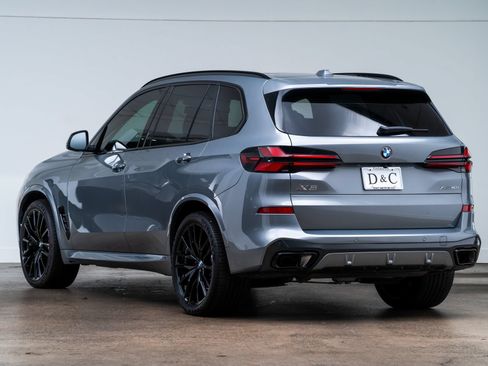 Used 2025 BMW X5 xDrive40i w/ M Sport Package AWD/4WD image 5