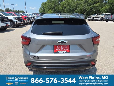 Used 2025 Chevrolet Trax RS FWD image 7