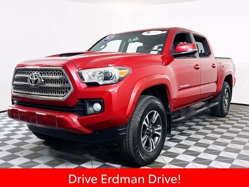 Certified 2017 Toyota Tacoma TRD Sport w/ Tow Package (A/T) AWD/4WD image 3