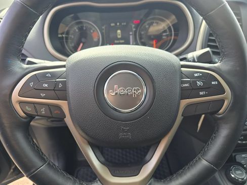 Used 2016 Jeep Cherokee Latitude w/ Cold Weather Group AWD/4WD image 25