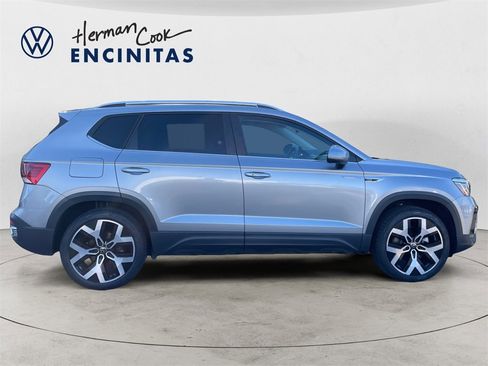 Certified 2022 Volkswagen Taos SEL image 6