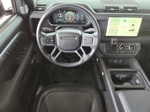 Used 2024 Land Rover Defender 130 X-Dynamic SE image 12