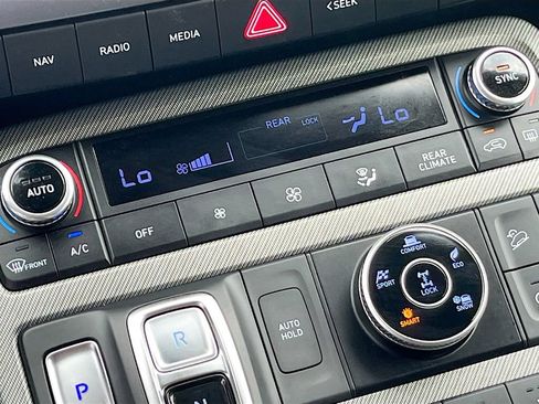 Used 2025 Hyundai Palisade SEL AWD/4WD image 16