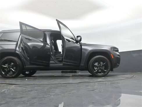 New 2025 Jeep Grand Cherokee L Altitude image 58