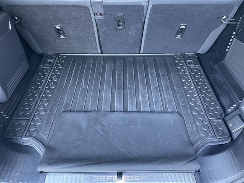 Certified 2025 Land Rover Defender 110 image 35