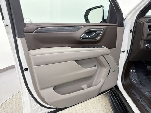 Used 2024 GMC Yukon XL SLT w/ SLT Premium Package AWD/4WD image 22