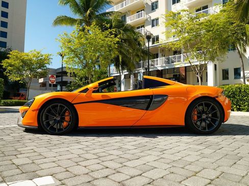 Used 2018 McLaren 570S Spider image 14