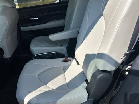 Used 2026 Toyota Grand Highlander AWD image 11