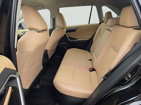 Used 2022 Toyota RAV4 LE AWD/4WD image 11
