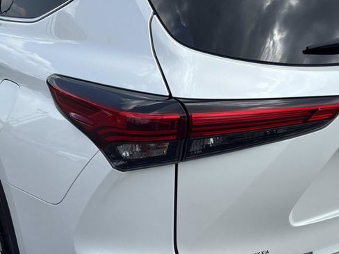 Used 2021 Toyota Highlander XLE FWD image 35