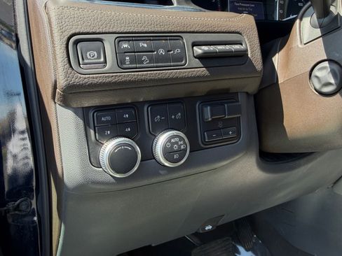 Used 2021 GMC Yukon Denali w/ Denali Premium Package AWD/4WD image 21