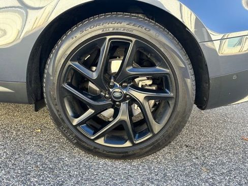 Used 2025 Land Rover Range Rover Sport SE image 7