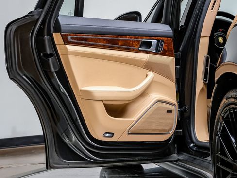 Used 2023 Porsche Panamera 4 Platinum Edition image 48