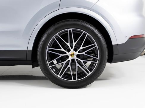 Used 2024 Porsche Cayenne image 10