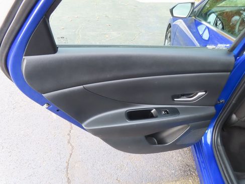 Used 2025 Hyundai Elantra SEL image 23