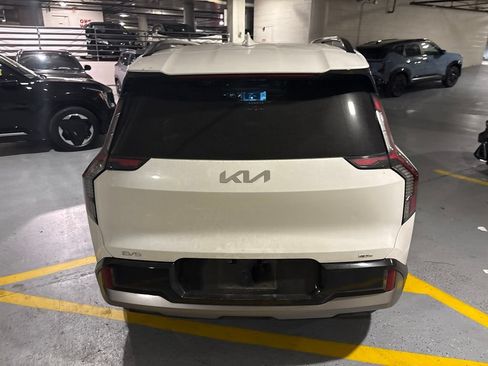 Certified 2024 Kia EV9 GT-Line AWD/4WD image 4