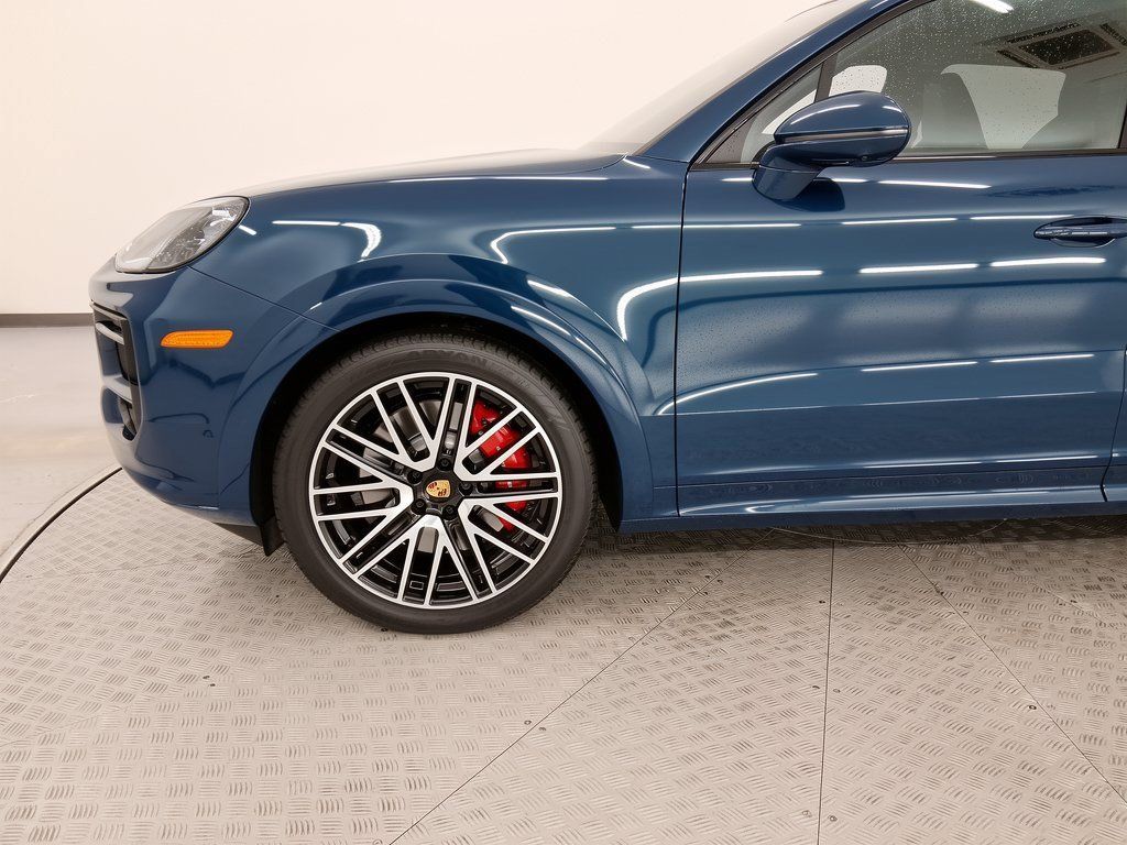 Certified 2025 Porsche Cayenne GTS AWD/4WD image 13