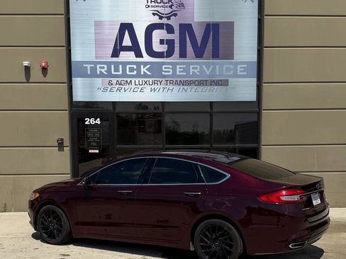 Used 2018 Ford Fusion SE w/ Fusion SE Technology Package FWD image 4