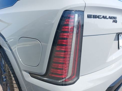 Used 2026 Cadillac Escalade IQ Sport 1 w/ LPO, ONYX Package AWD/4WD image 40